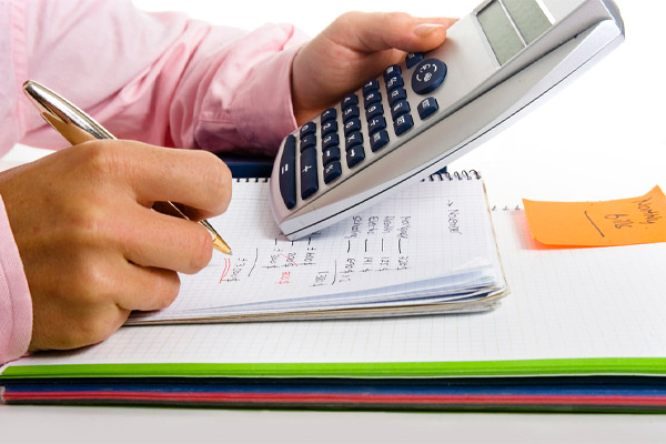 image of a homeowner calculating costs between air conditioner and heat pump