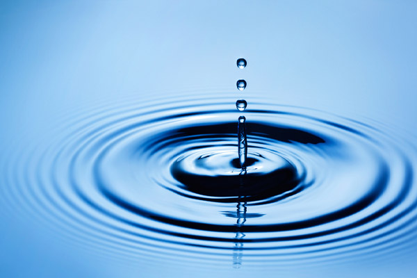 image of water drop depicting condensation in oil tank